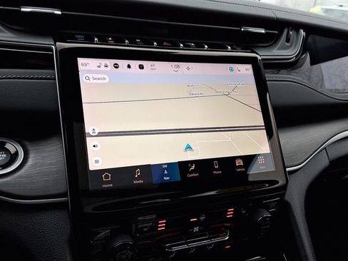 Used 2022 Jeep Grand Cherokee Limited 4xe image 17