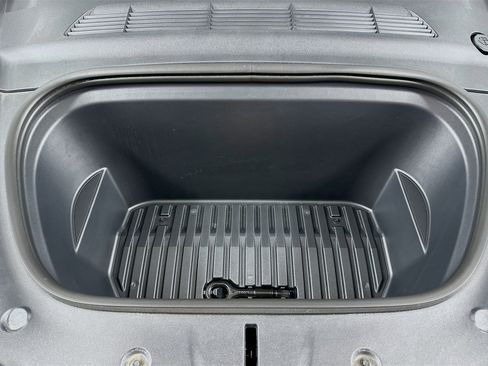 Used 2024 Tesla Model Y Long Range image 31