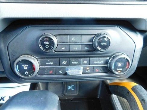 Used 2021 Ford Bronco Badlands image 48