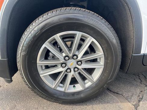 Used 2023 Chevrolet Traverse LT image 6