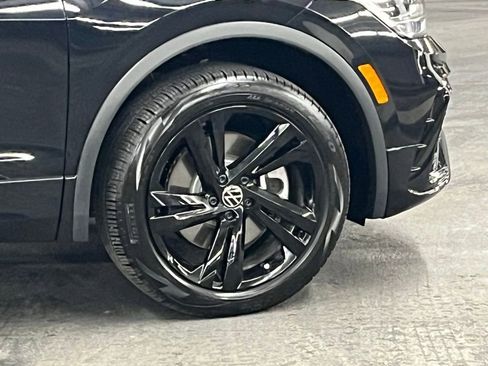 Used 2024 Volkswagen Tiguan SE R-Line image 40