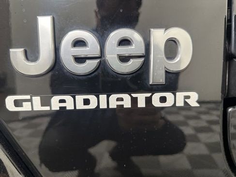 Used 2020 Jeep Gladiator Overland AWD/4WD image 24