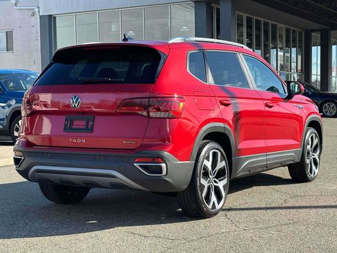 Certified 2022 Volkswagen Taos SEL image 3
