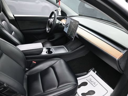 Used 2021 Tesla Model Y Long Range AWD/4WD image 30