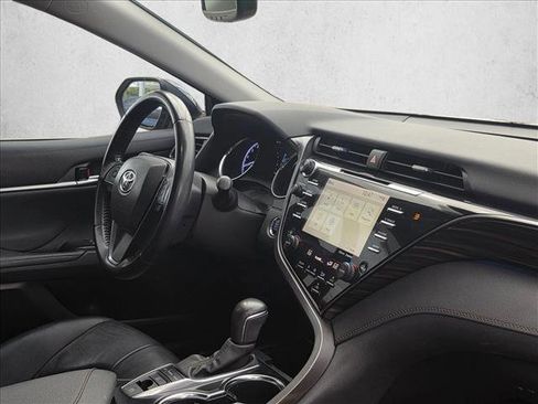 Used 2020 Toyota Camry XLE image 10