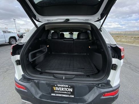 Used 2018 Jeep Cherokee Limited AWD/4WD image 22