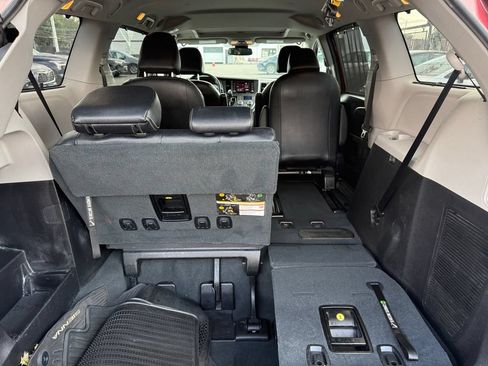 Used 2020 Toyota Sienna SE w/ Nightshade Edition AWD/4WD image 25