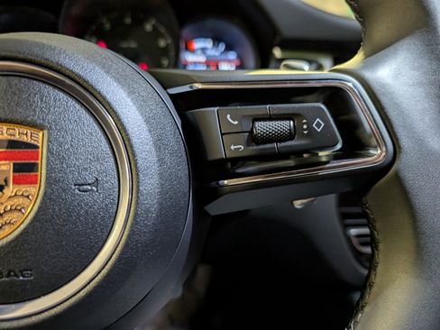 Certified 2025 Porsche Macan image 29