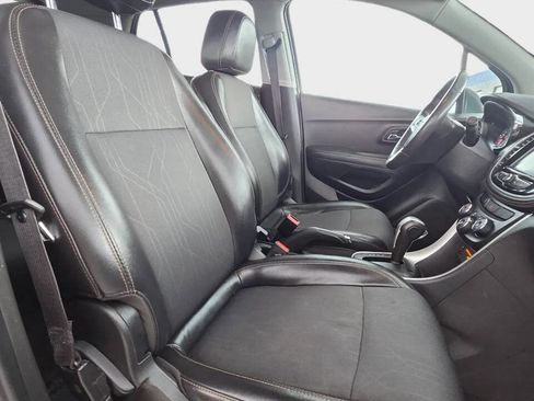 Used 2017 Chevrolet Trax LT w/ LT Convenience Package AWD/4WD image 13