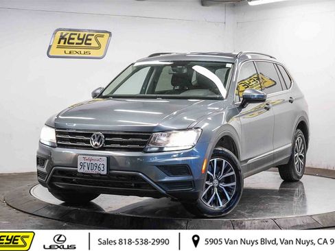 Used 2020 Volkswagen Tiguan SE image 1