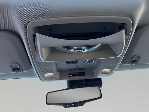 Used 2017 Chevrolet Suburban Premier RWD image 44