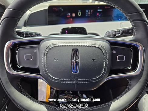 New 2027 Lincoln Navigator Premiere RWD image 19