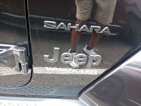 Used 2018 Jeep Wrangler Unlimited Sahara AWD/4WD image 21