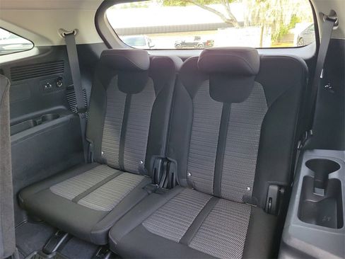 Used 2025 Kia Sorento LX image 14