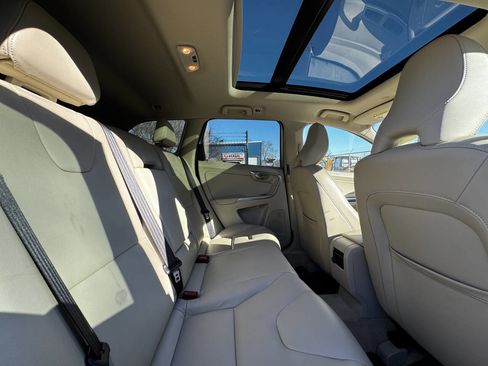 Used 2015 Volvo XC60 T5 Premier w/ Proximity Package image 16