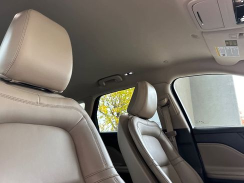 Used 2022 Lincoln Corsair FWD w/ Rear Removable Package Tray image 18