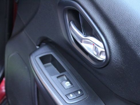 Used 2019 Jeep Cherokee Trailhawk w/ Comfort & Convenience Group image 12