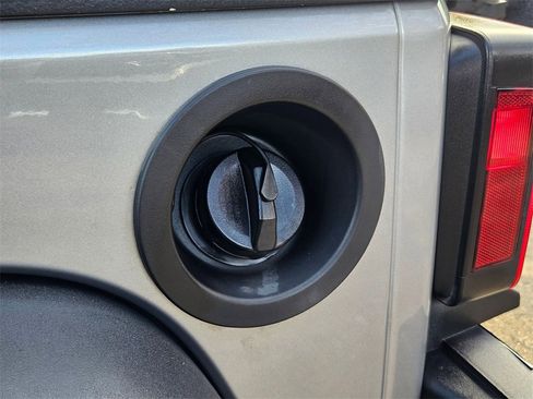 Used 2016 Jeep Wrangler Unlimited Sport image 31