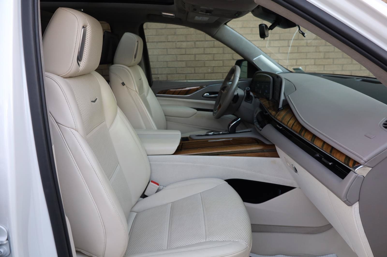 Used 2021 Cadillac Escalade Premium Luxury Platinum w/ LPO, Floor Liner Package AWD/4WD image 38