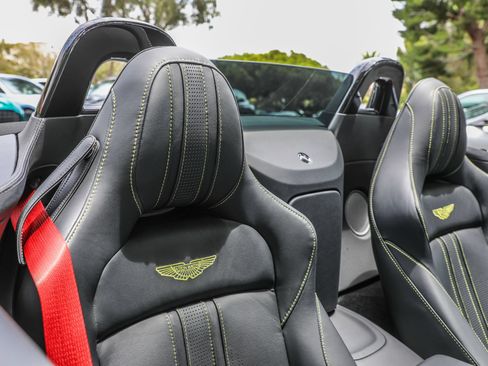 Used 2023 Aston Martin V8 Vantage Roadster RWD image 26