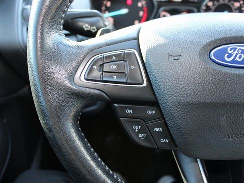 Used 2018 Ford Escape SE w/ SE Sport Appearance Package image 32