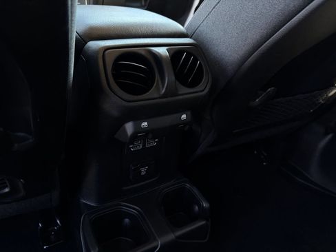 Used 2025 Jeep Wrangler Unlimited Rubicon AWD/4WD image 18