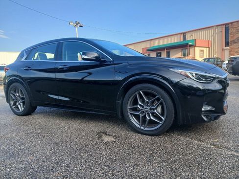 Used 2018 INFINITI QX30 Sport w/ Cargo Package FWD image 1