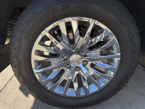 Used 2023 Chevrolet Silverado 1500 High Country w/ Technology Package image 13