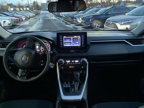 Used 2021 Toyota RAV4 LE image 16