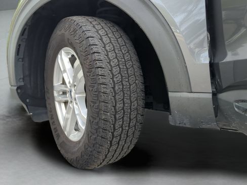 Certified 2021 Ford Explorer XLT RWD image 72