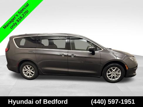 Used 2023 Chrysler Voyager LX FWD image 4