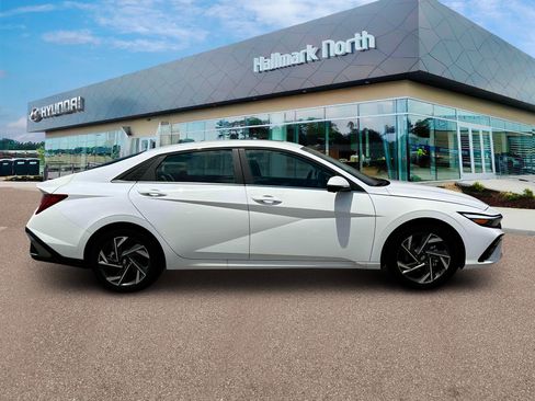 New 2025 Hyundai Elantra Limited FWD image 9