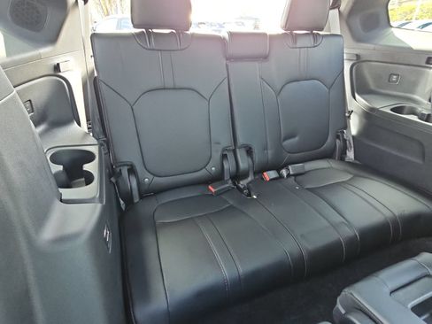 Used 2025 Honda Pilot Black Edition image 12