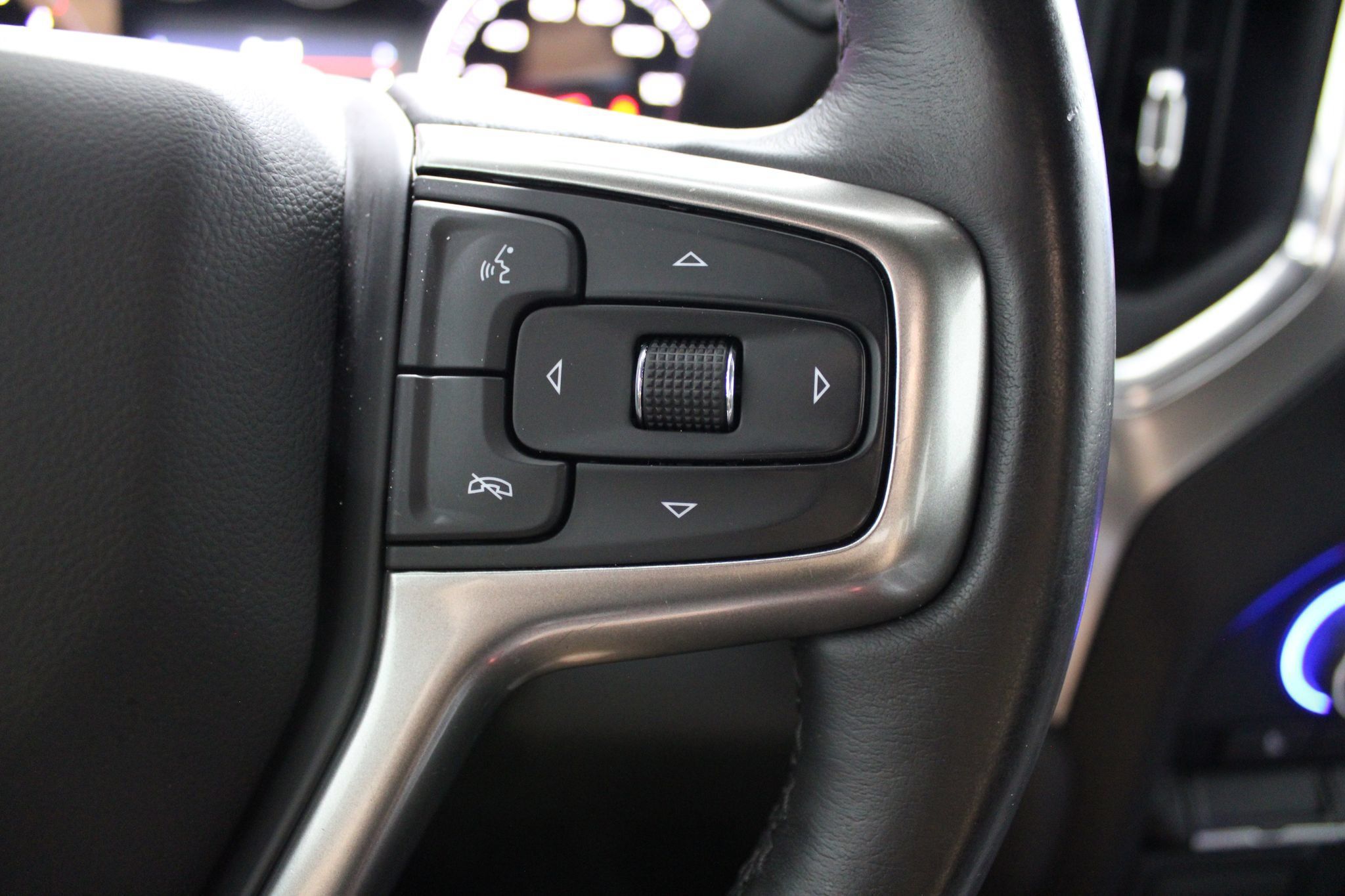 Used 2021 Chevrolet Silverado 1500 LT AWD/4WD image 39