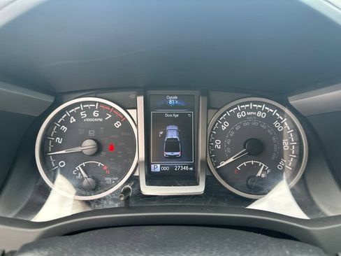 Used 2022 Toyota Tacoma SR5 RWD image 11