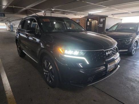 Certified 2023 Kia Sorento SX Prestige w/ Panoramic Sunroof Package AWD/4WD image 2