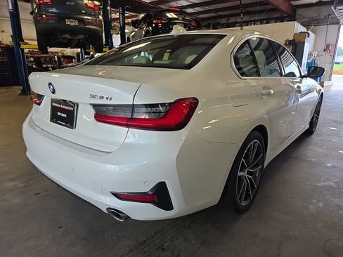 Used 2021 BMW 330i Sedan w/ Convenience Package RWD image 3
