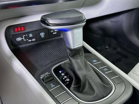 Certified 2025 Hyundai Kona SEL AWD/4WD image 10