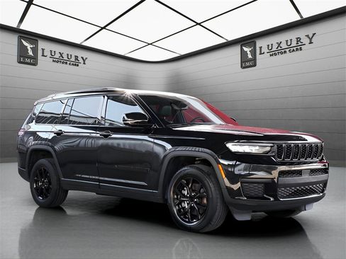 Used 2024 Jeep Grand Cherokee L Laredo image 1