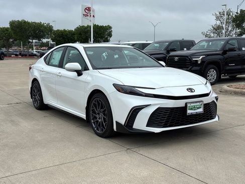 New 2026 Toyota Camry SE w/ Multimedia Upgrade Package FWD image 5