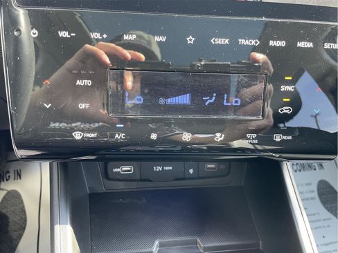 Used 2024 Hyundai Tucson Limited AWD/4WD image 28