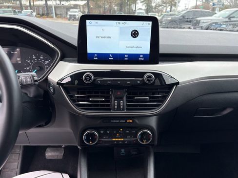 Used 2022 Ford Escape SE w/ SE Sport Appearance Package image 17