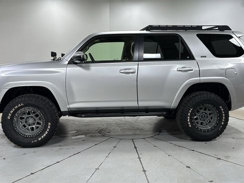 Used 2016 Toyota 4Runner SR5 image 8