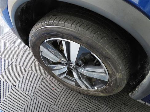Used 2023 Nissan Rogue SL AWD/4WD image 6