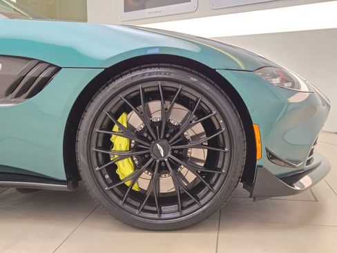 Used 2023 Aston Martin V8 Vantage Coupe RWD image 8