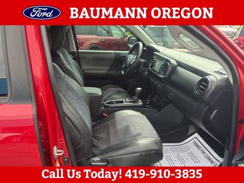 Used 2017 Toyota Tacoma SR w/ Tow Package AWD/4WD image 9