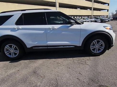 Used 2021 Ford Explorer XLT w/ Equipment Group 202A image 9