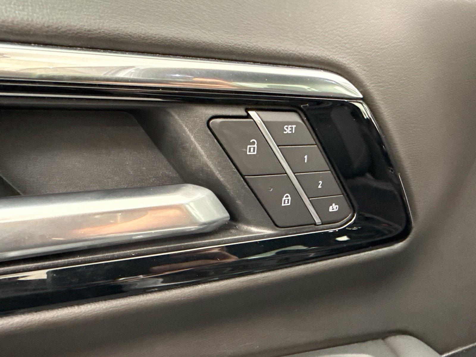 Used 2025 Chevrolet Suburban Z71 AWD/4WD image 14