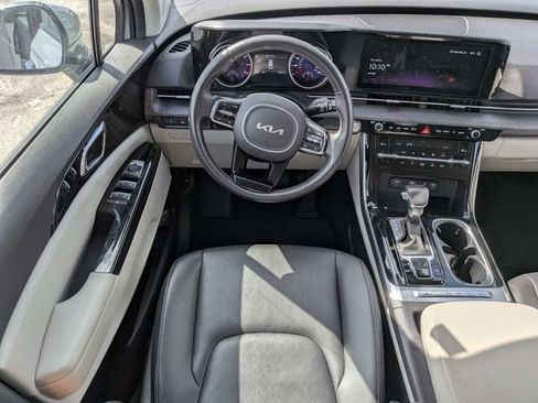 Used 2024 Kia Carnival EX FWD image 16