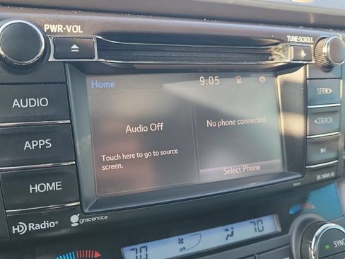 Used 2018 Toyota RAV4 XLE AWD/4WD image 19